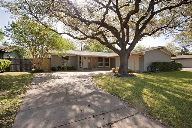 1st image of 3240 Dartmoor Dr