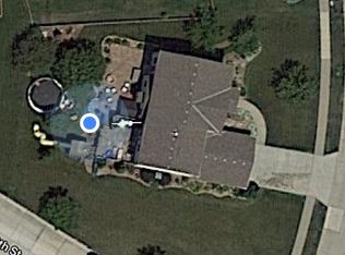 8742 Dunraven St, Lenexa, KS 66227