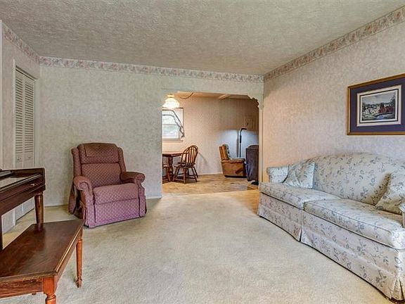 5th image of 1149 Arlington Dr