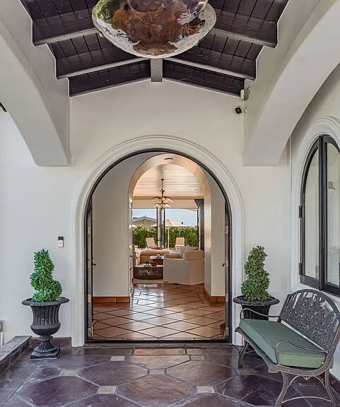 3453 Coast View Dr — Photo 4
