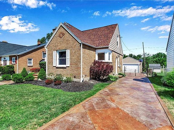 3rd image of 50 Hyledge Dr