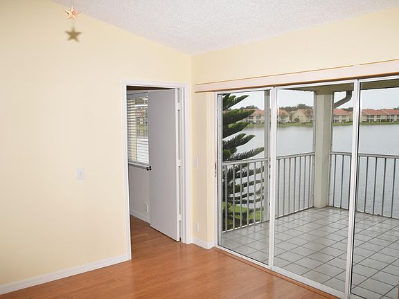5th image of 7824 Emerald Cir #302