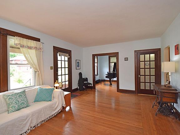 4th image of 4632 Hamilton Ave