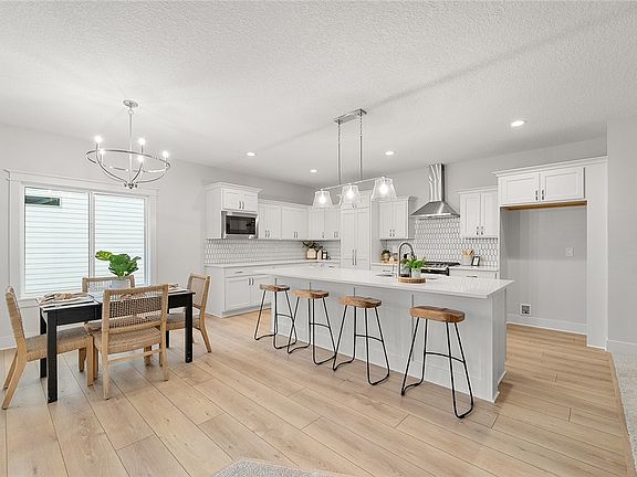 4th image of 603 E Vista Lake Ave