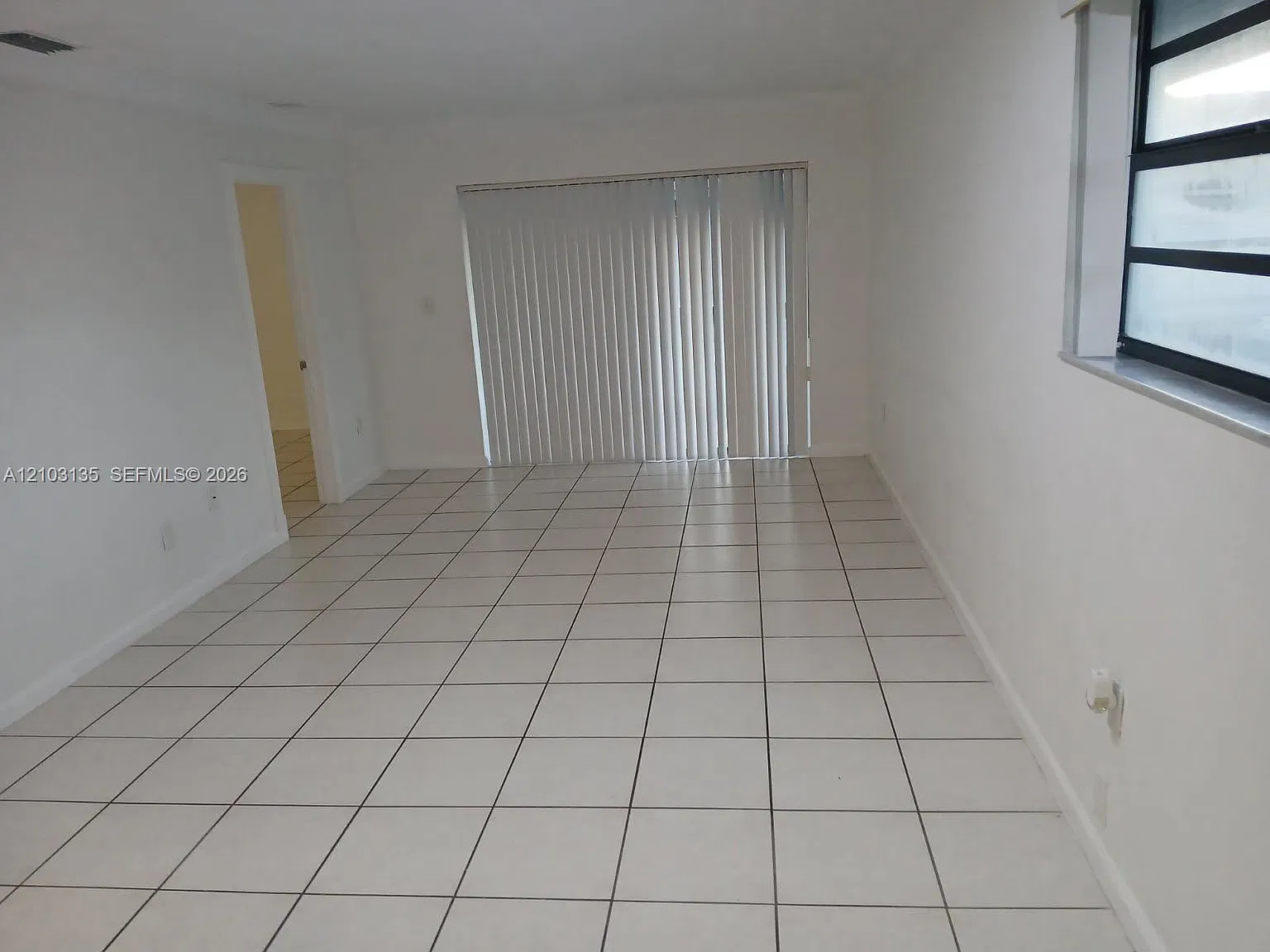Flamingo Condo — Photo 4