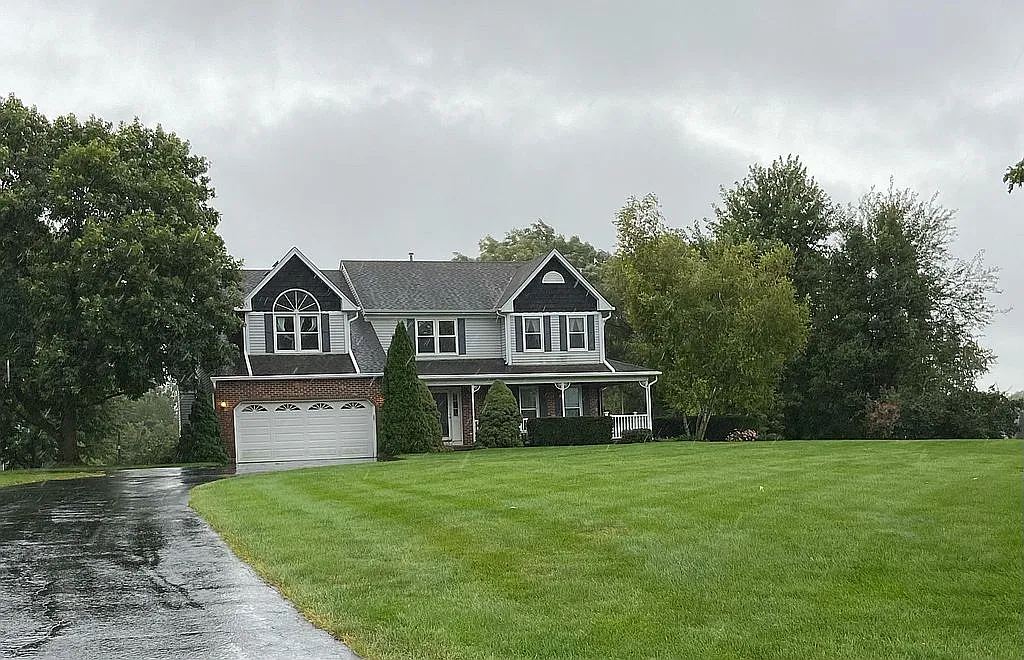 39W299 Grand Ave photo 1