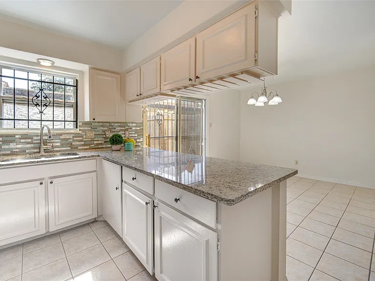 14633 Perthshire Rd — Photo 18