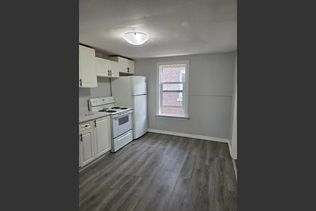 3 bed, $1,600 — Photo 2