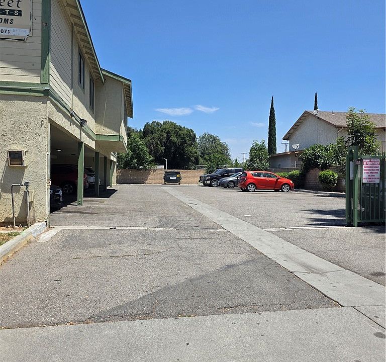 Building Photo 3
