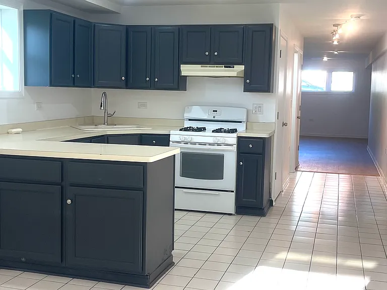 2856 N Mason Ave #BASEMENT — Photo 1