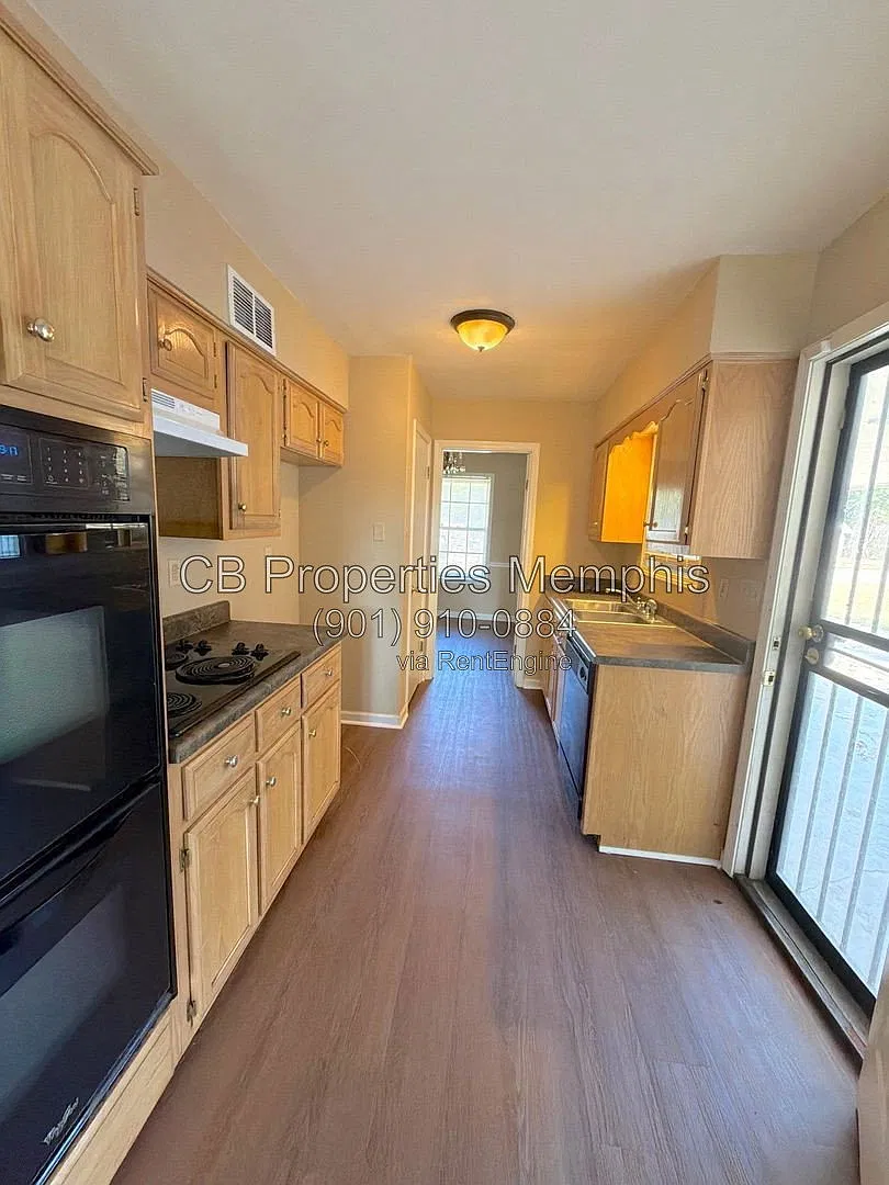 3 bed, 2.0 bath, 1476 sqft, $1,395 — Photo 3