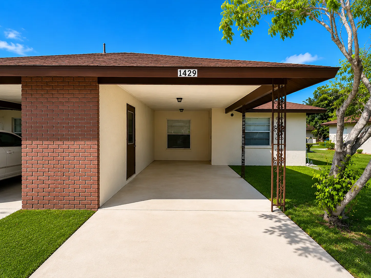 2 Bedroom House with Carport, Yard and Private Laundry Room with Washer/Dryer Connections — Photo 2
