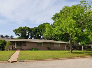 1405 Rolling Hills Dr, Graham, TX 76450