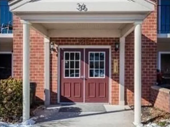 24 Maple Crest Cir APT G, Holyoke, MA 01040