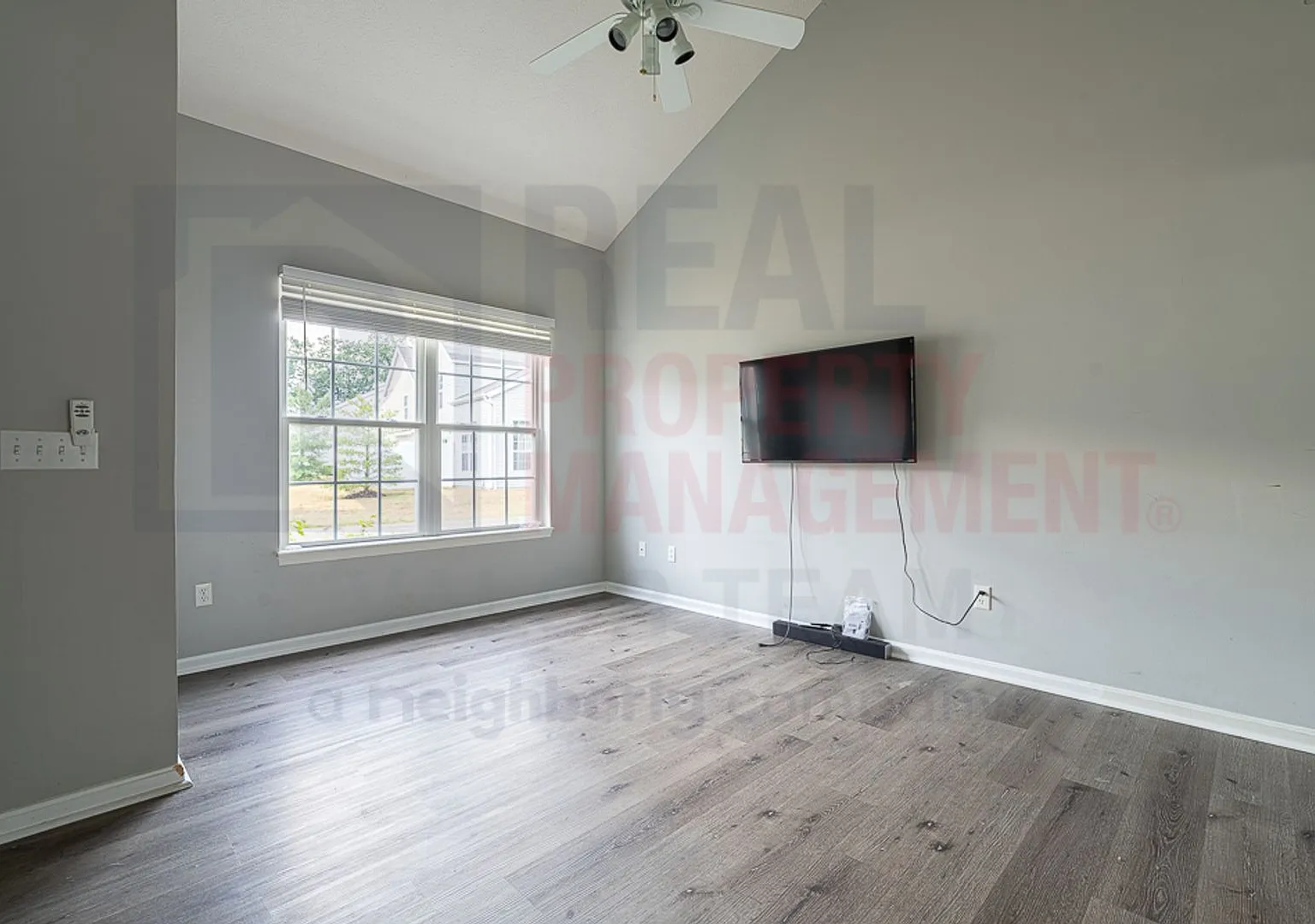 Beautifully maintained 2 Bed 2 Bath Home in Portage Lakes — Photo 4