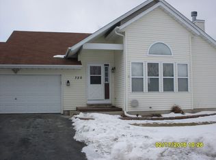 720 Cedar Ln, Genoa, IL 60135