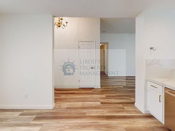 5th image of 2109 Park East Dr