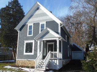 135 N Lincoln Ave, Carpentersville, IL