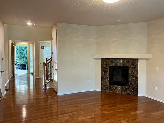 4 bed, 3423 sqft, $3,500 — Photo 4