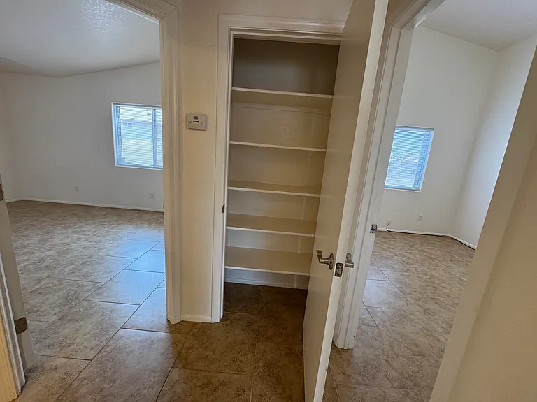 7815 S Wild Primrose Ave — Photo 7