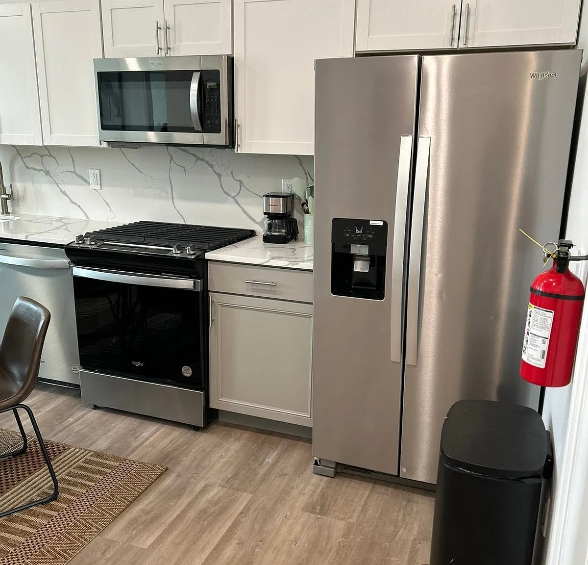 2 bed, 1.0 bath, 700 sqft, $3,200 — Photo 4
