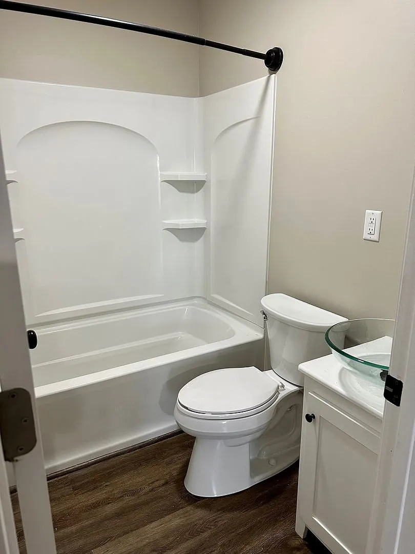 625 Simpson Avenue — Photo 4