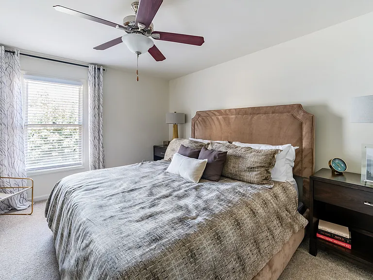 Smoky Crossing Apartment Homes — Photo 36