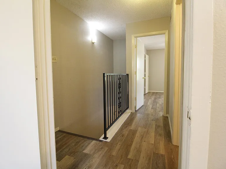 513 S Beverly St #C — Photo 9