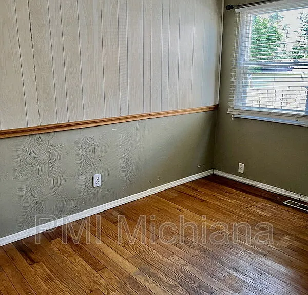 1829 S Jackson St — Photo 11