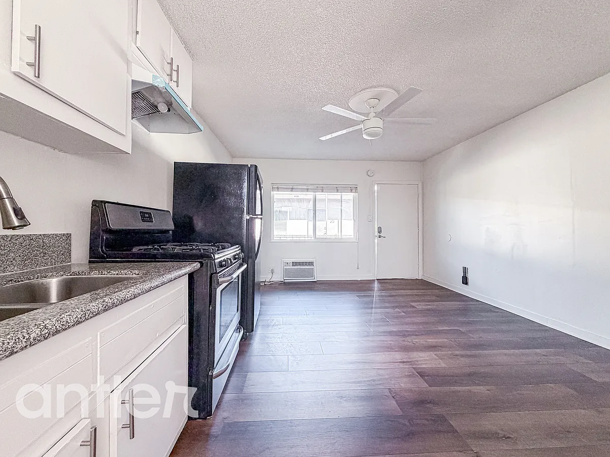 Photo 2 of 10 - 9013 Orion Ave #Y23 - North Hills, CA Building Photo - 9013 Orion Ave #Y23