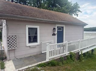 86 W Mombasha Rd, Monroe, NY 10950