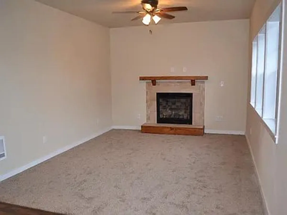 Building Photo - 4106-4108 Deemer Rd