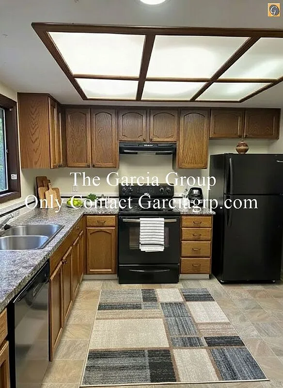 4 bed, 2.5 bath, 2000 sqft, $3,195 — Photo 2