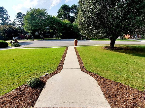 2nd image of 119 Silver Creek Cir