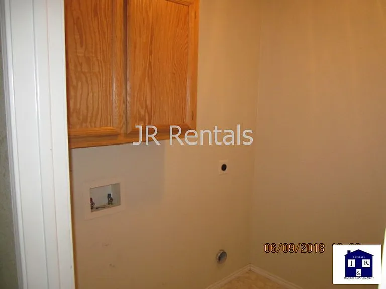 1906 Flagstaff Dr — Photo 36