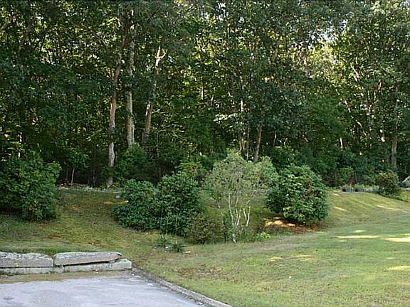 2nd image of 114 Mockingbird Dr