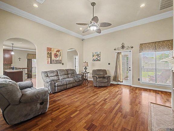 3rd image of 26010 Wimbledon Dr