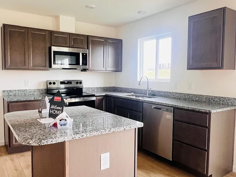 108 Mora Blvd — Photo 5