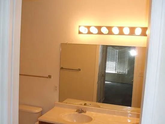 2 bed, 1031 sqft, $1,800 — Photo 3