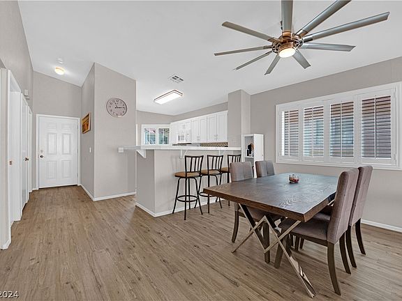 4th image of 713 Yacht Harbor Dr #Na