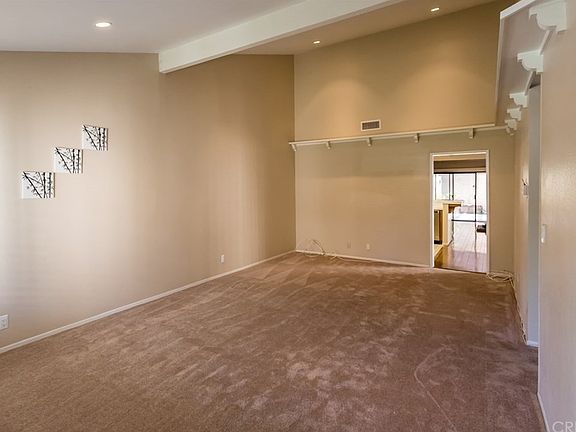 Large living room can split in to formal dining as