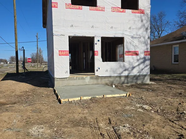 630 W Calhoun St, Luxora, AR 72358