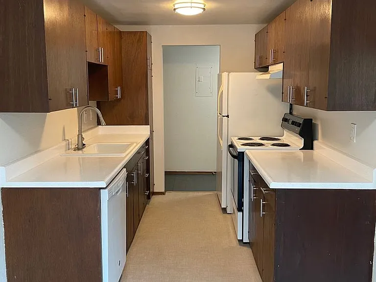 Lewison Place Apartments — Photo 7