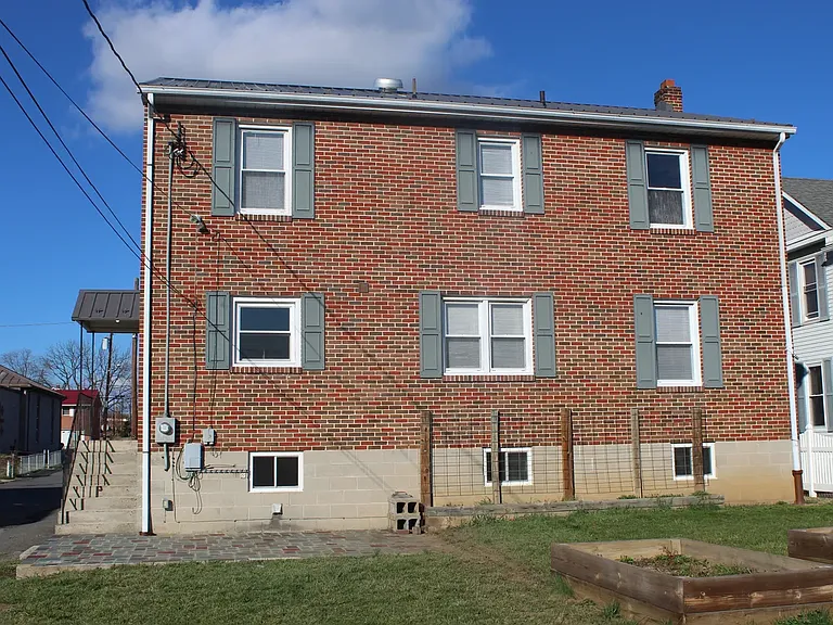 27 Humbird St — Photo 2
