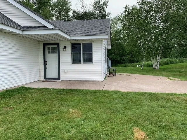 3 bed, 966 sqft, $2,200 — Photo 2