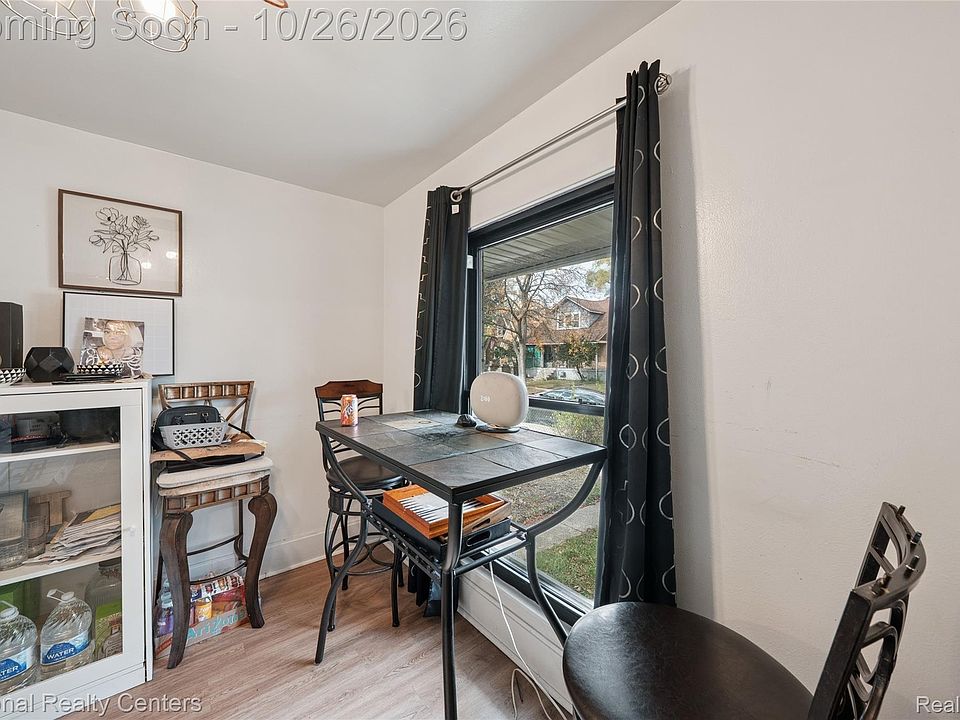 966 E Greendale, photo 7