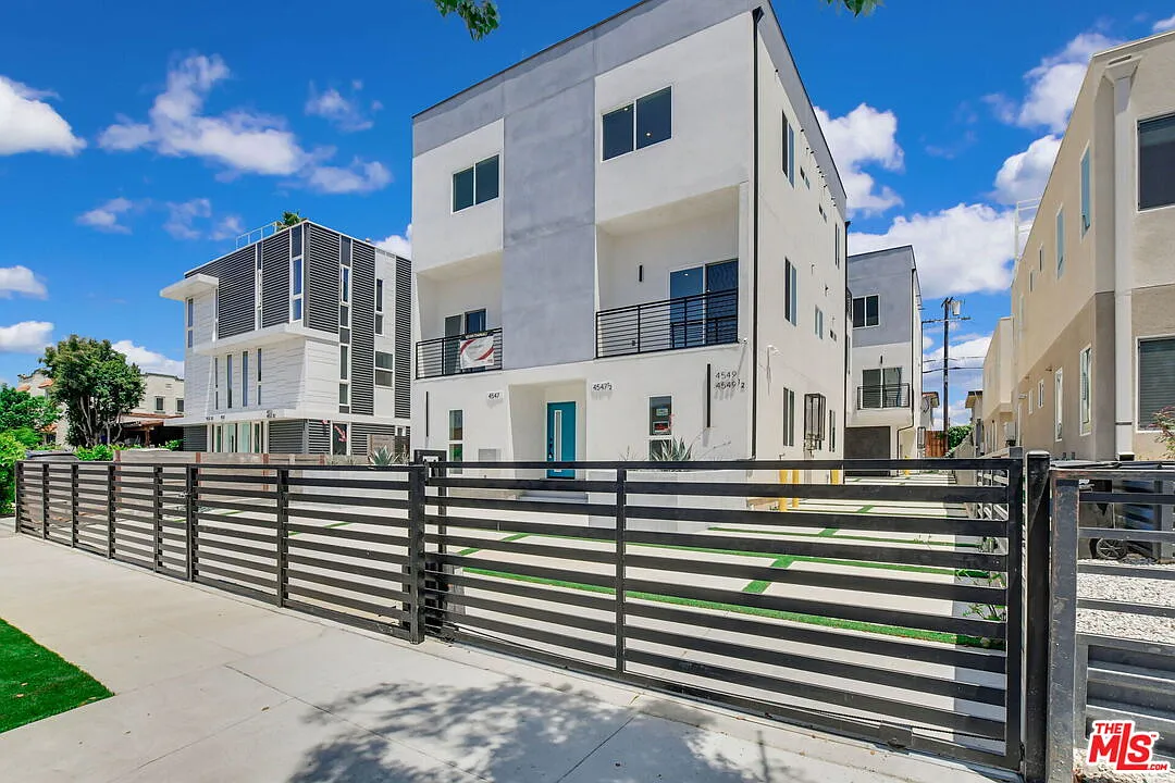 Building Photo - 4547 1/2 Saturn St