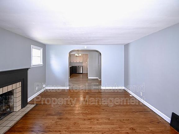 4th image of 2421 Nicholas Pl NW