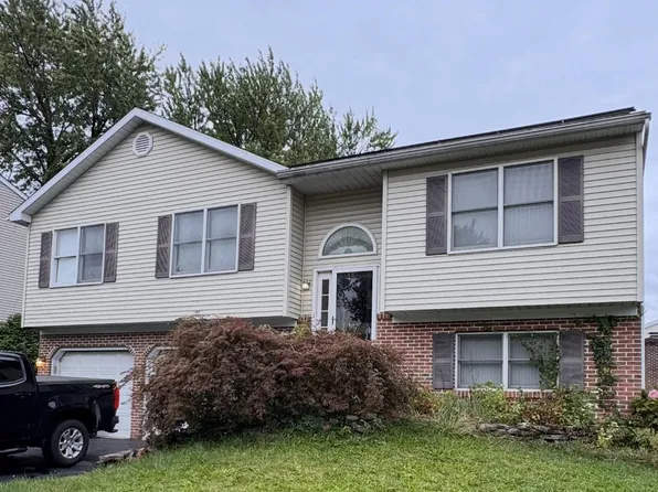200 Fairway Dr, Reading, PA 19606