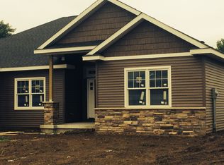 308 Manor Hill Dr, Chatham, IL 62629